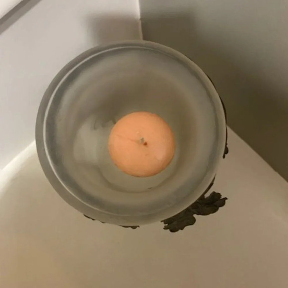 Metal wire candle holder w/tea light candle - Picture 3 of 5